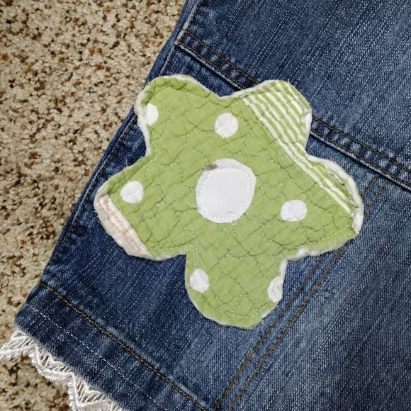 3917 Size Large Up Cycled Denim Overall Shorts with Green Appliqué - Picture 2 of 7